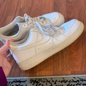White Nikes AF1’s